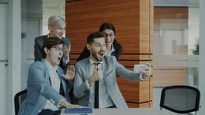Fútbol, ciudad y comedia: así es la nueva serie con El Piojo Herrera