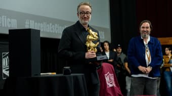 James Gray recibe el Premio a la Excelencia Artística en el FICM 2026, devela su butaca y estrena Paper Tiger