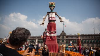 Ofrenda Monumental del Zócalo 2026 busca romper el récord de la Catrina más alta del mundo