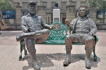 Sheinbaum propone reubicar estatuas de Fidel Castro y el Che Guevara retiradas en la Cuauhtémoc