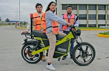 Estudiantes del Edomex crean motocicleta eléctrica que ya está a la venta