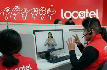 Locatel suma Lengua de Señas para atender a personas sordas: así funciona el servicio