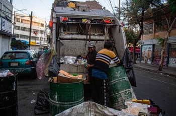 En CDMX, recolectores de basura chambean doble por gente que no separa y tiraderos clandestinos