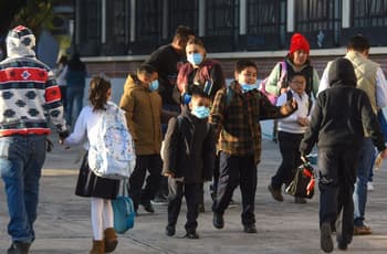 Cubrebocas regresa a escuelas del Edomex por riesgo de sarampión: estas son las medidas