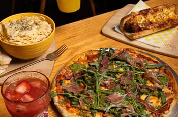 Comida, drinks y futbol: así serán los días de partido en este mercado de la Roma
