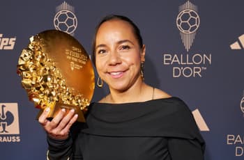 ¡La máxima goleadora es mexicana! Ella es Charlyn Corral, ganadora del premio a la mejor delantera en Balón de Oro 2026