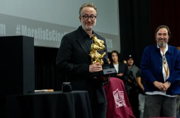 James Gray recibe el Premio a la Excelencia Artística en el FICM 2026, devela su butaca y estrena Paper Tiger