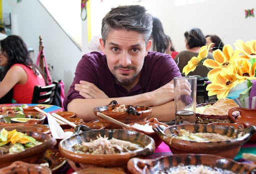 Juan Luis R Pons comer rico