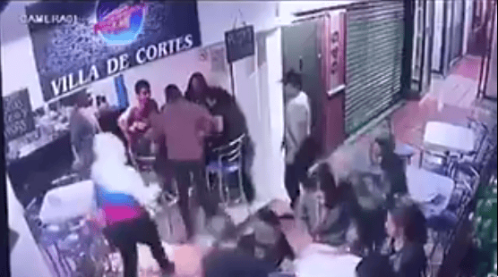 asalto en una cafetería de la Benito Juárez