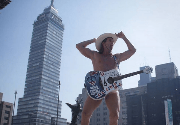 El naked cowboy en la cdmx