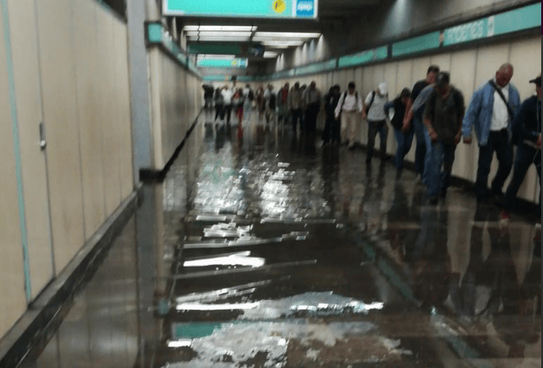 inundación en la estación Martín Carrera