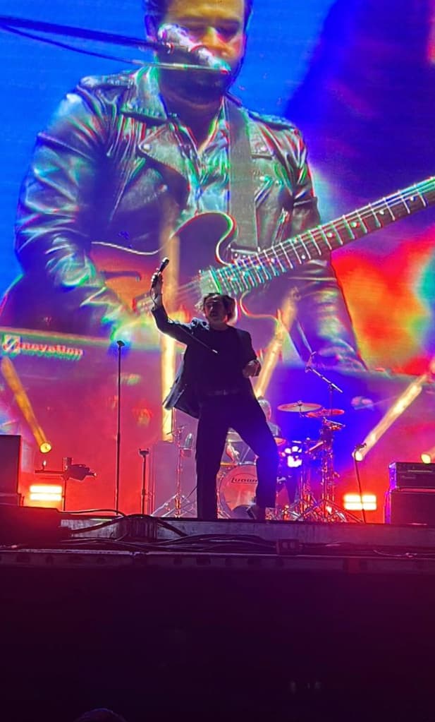 Enjambre en vivo durante su presentación en el Vive Latino 2026 en CDMX. | Foto: Saraí Rosas 