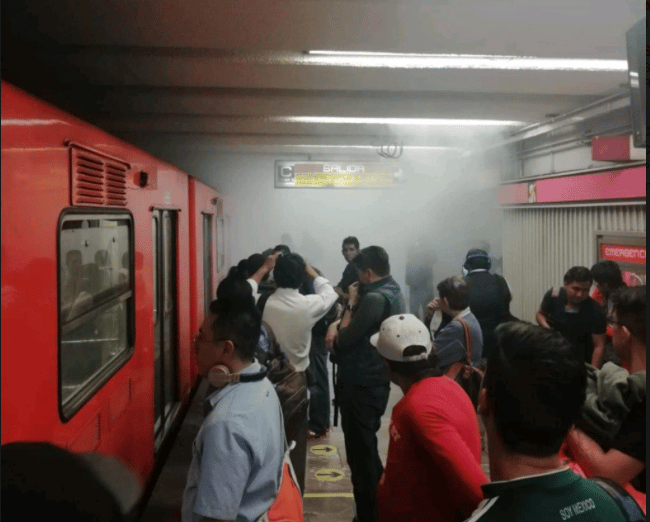 humo en el metro Balderas