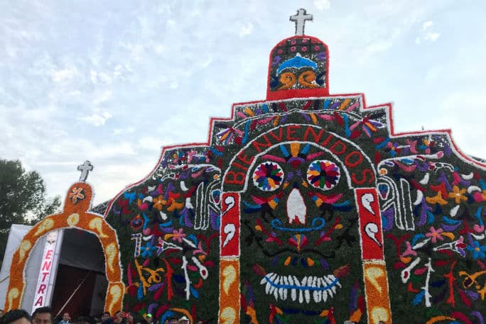 el altar de muertos más grande del mundo