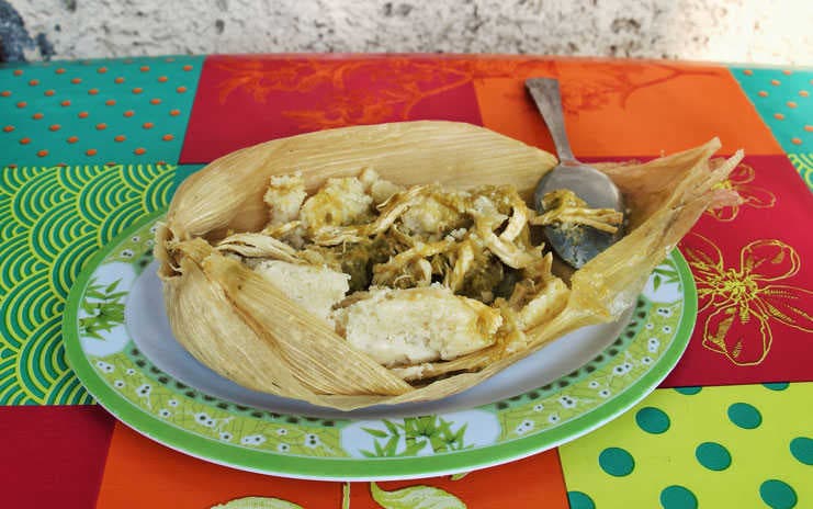 Tamal de salsa verde con pollo de Doña Emi