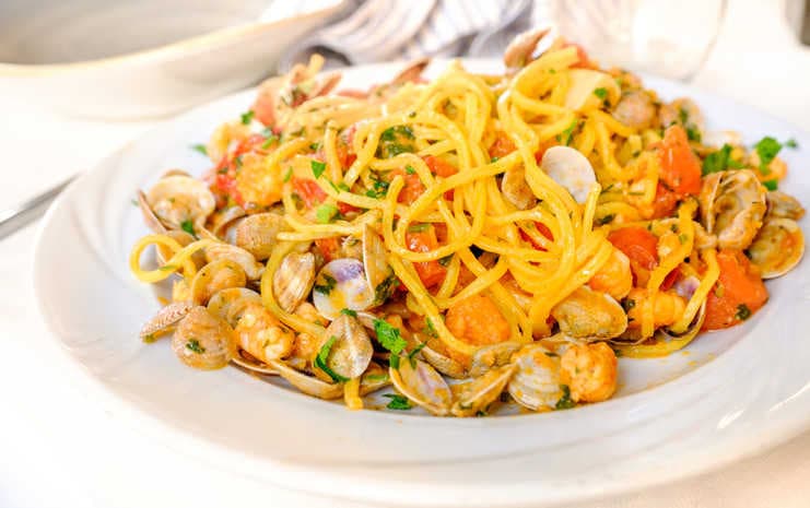 Pasta, mantequilla y mariscos, ¿qué puede salir mal?
