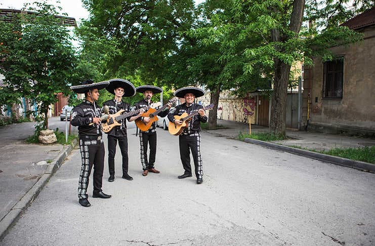 Mariachis y tríos
