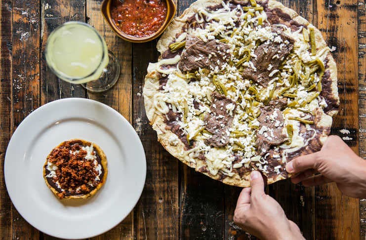 Tlayuda de tasajo de Fonda Arturín