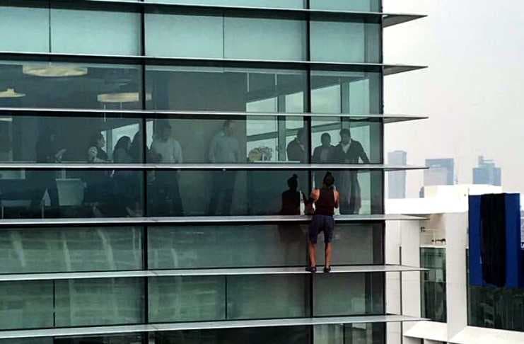 El hombre que escaló la torre de Nestlé en Polanco es ruso y llevaba su pasaporte con él.