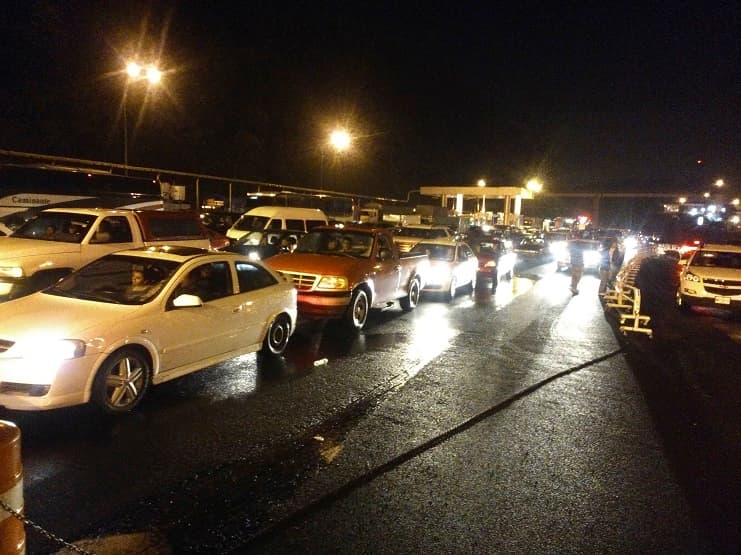 Tráfico por vacacionistas en el último día del puente