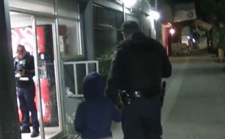 niño de 5 años abandonado en Periférico