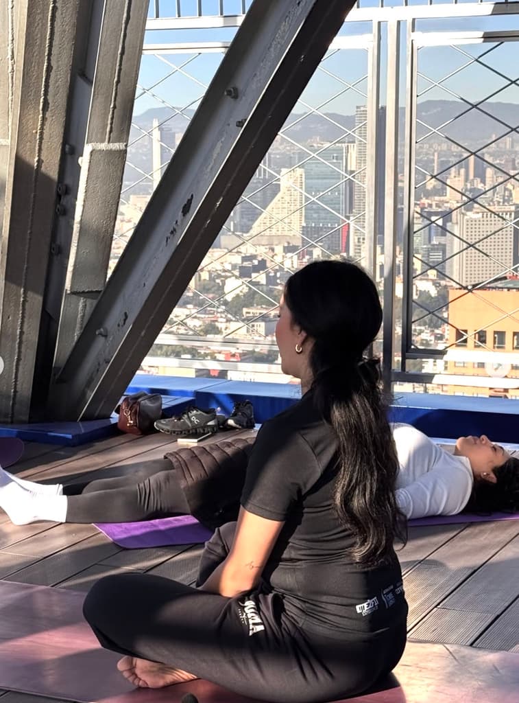 Amanecer con yoga en el Mirador Torre Latino: despide el año desde las alturas de CDMX | Foto: IG Mirador Torre Latino