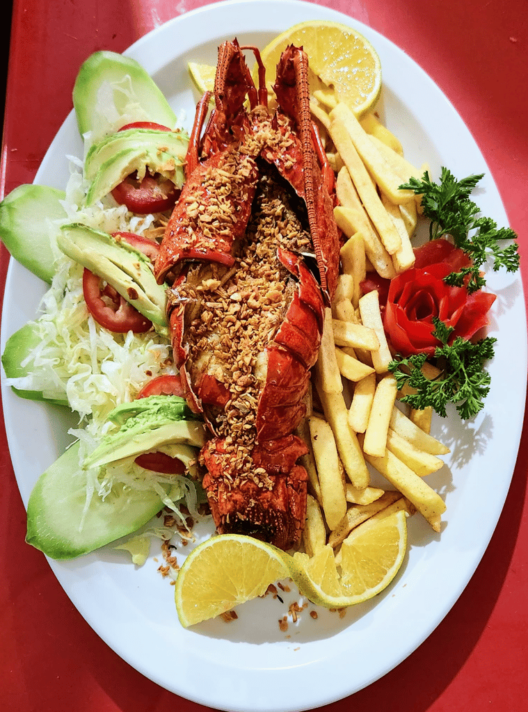 La Mojarra Azteca, oferta de mariscos cerca del Estadio Banorte