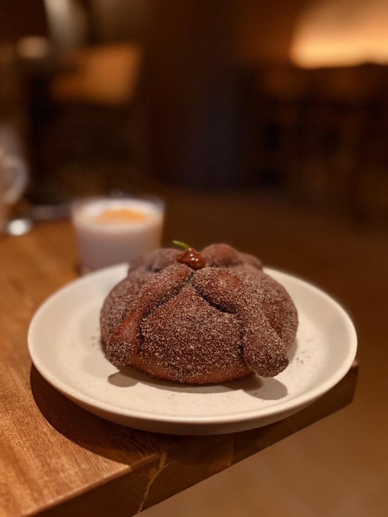 Pan de cacao y café de olla