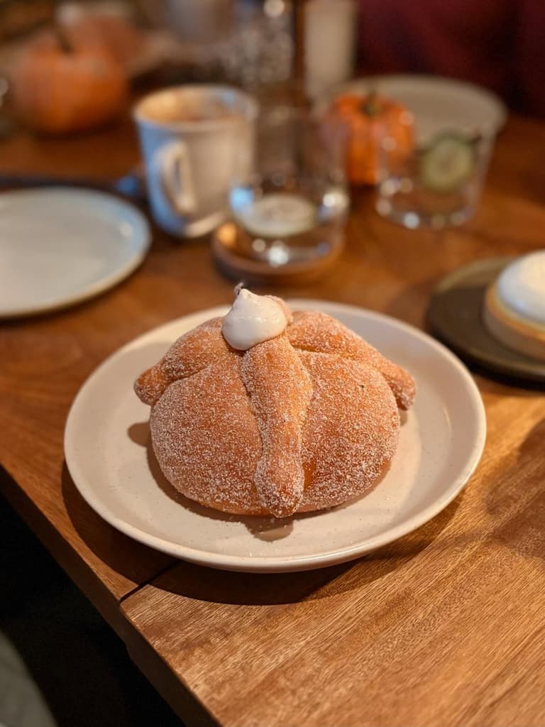 Pan de limón amarillo y lavanda