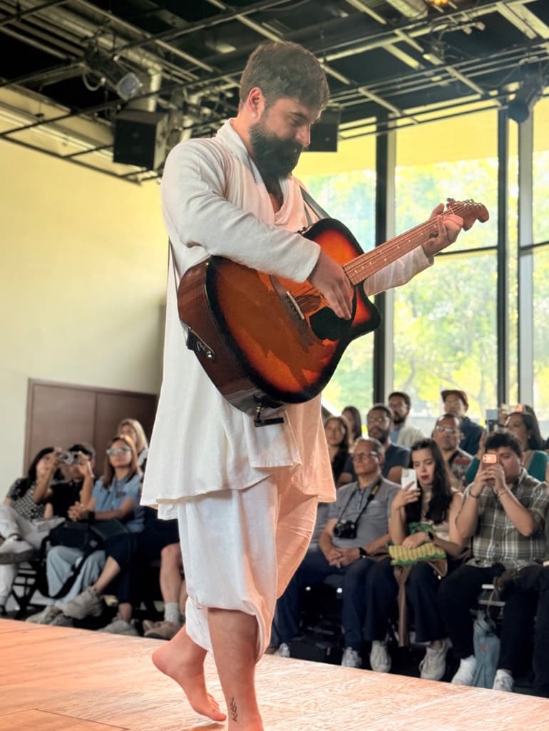 Aldo Guerra en la obra de teatro Eurídice según Eurídice dirigida por Ana Graham. | Foto: Liz Basaldúa