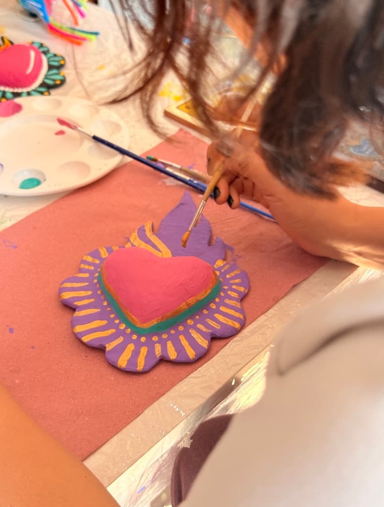 La cartonería mexicana es una de las expresiones más bonitas del arte que nos definen como país. | Foto: Liz Basaldúa