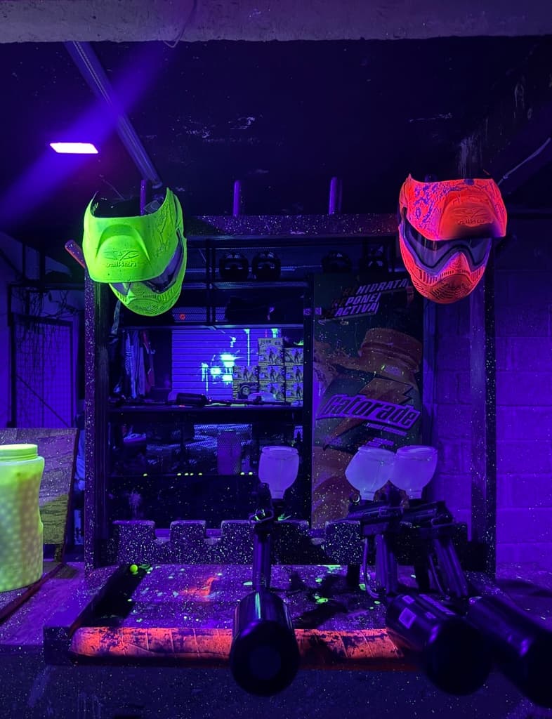 Gotcha neón para jugar de noche en CDMX: ¡Súper plan para gozar con tus cuates! | Foto: Liz Basaldúa