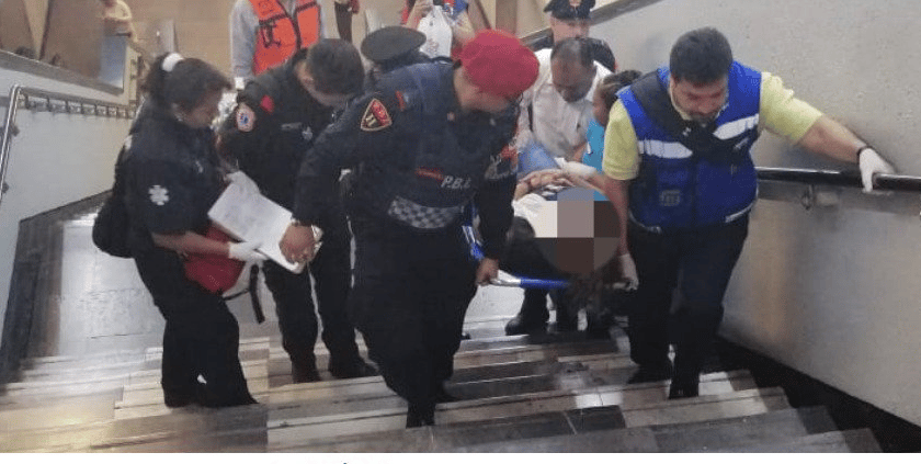 escaleras fijas de la estación Auditorio