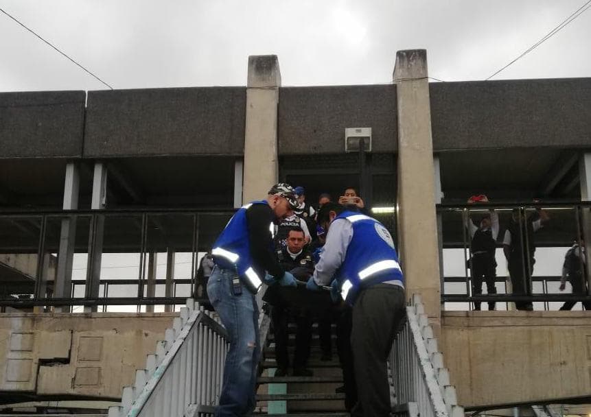 mujer da a luz en la estación Pantitlán