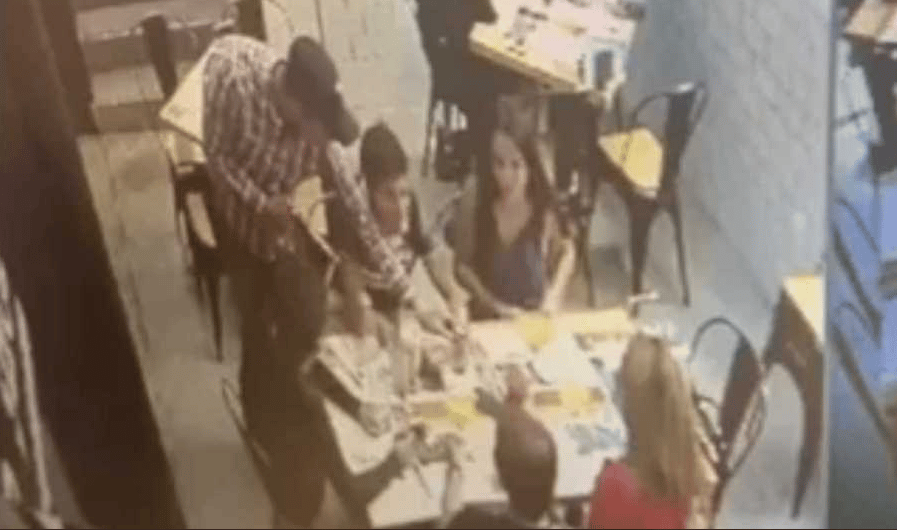 asalto a comensales en Barrio Santa Fe