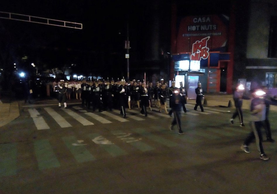 Desfile militar en la colonia Roma