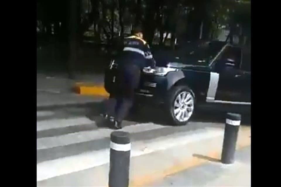 Automovilista golpeó a un policía