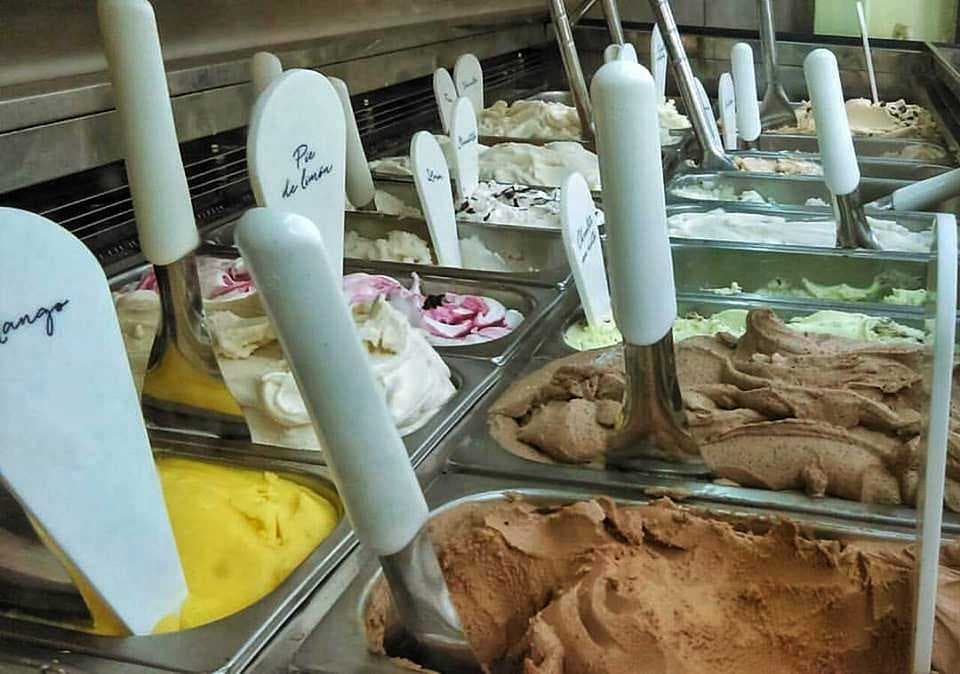 Así luce la vitrina de helados de Lamponi