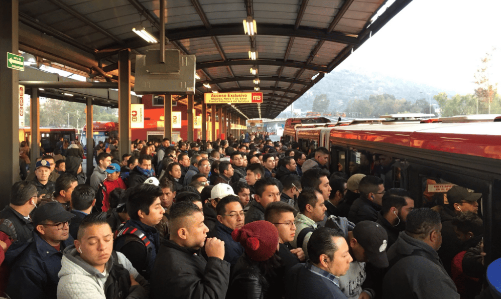 caos en el metro de la CDMX