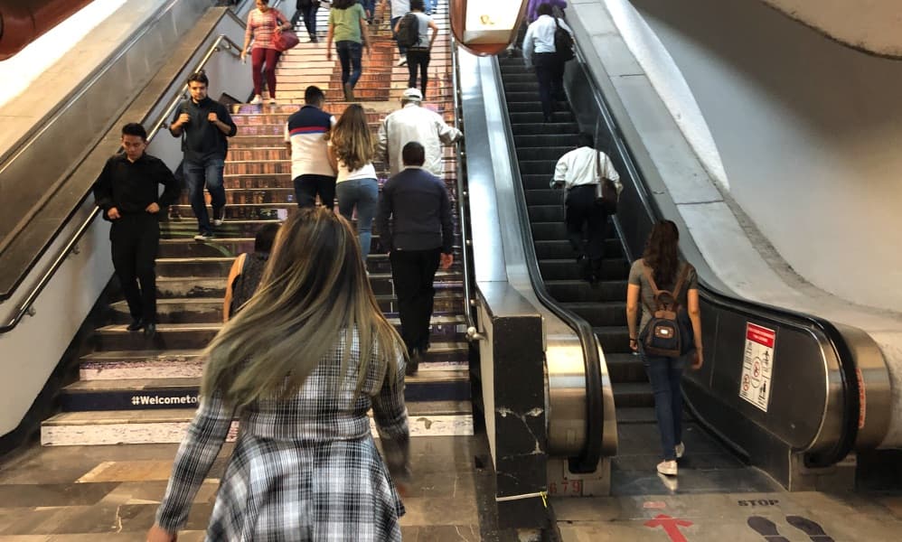 escaleras eléctricas de la Línea 7 del Metro
